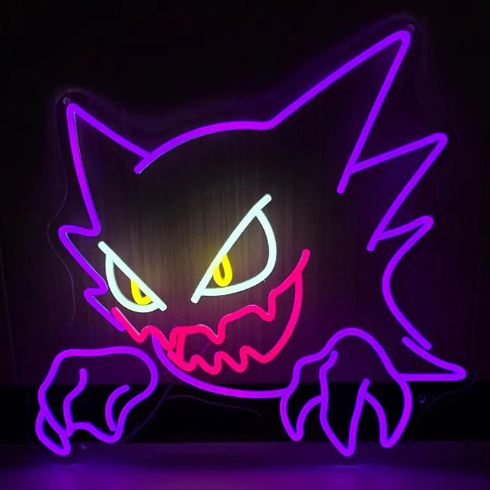 Geist Neon LED Schild in Lila mit weiß-gelben Augen und rotem Zackengrinsen, frontal an dunkler Wand