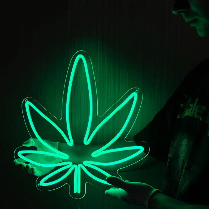 Green hemp leaf (USB)