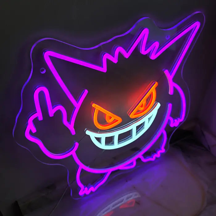 Geisterfigur Neon LED Schild schräg von der Seite fotografiert, LED-Neon-Flex plastisch erkennbar