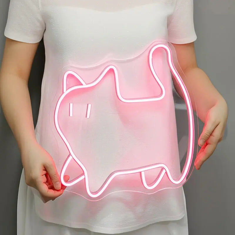 Pinke Katze Neon LED Schild vor hellem Hintergrund präsentiert, zarte rosa Neonlinie auf klarem Acrylglas