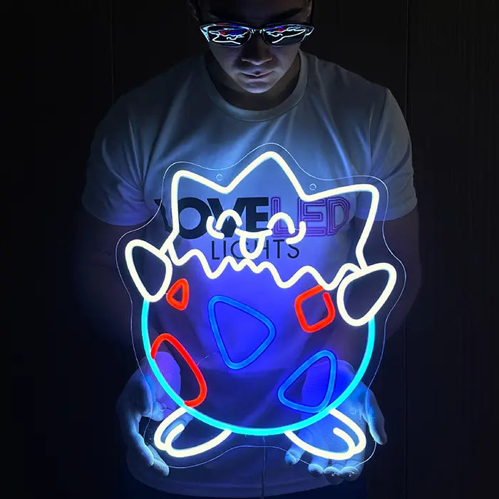 Eierschalen-Figur Neon LED Schild wird frei in den Händen gehalten, transparente Acrylplatte mit blau leuchtender Kontur
