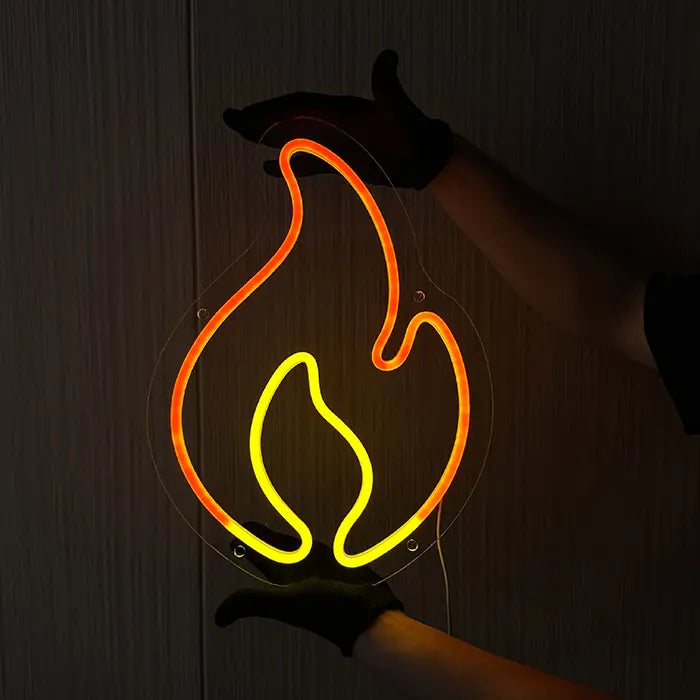 Feuerflamme Neon LED Schild, leuchtend vor dunklem Hintergrund, USB dimmbar