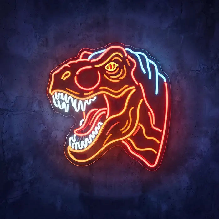 T-Rex Dino Neon LED Schild seitlich an blauer Betonwand mit hellblauen Nackenstacheln und gelbem Auge