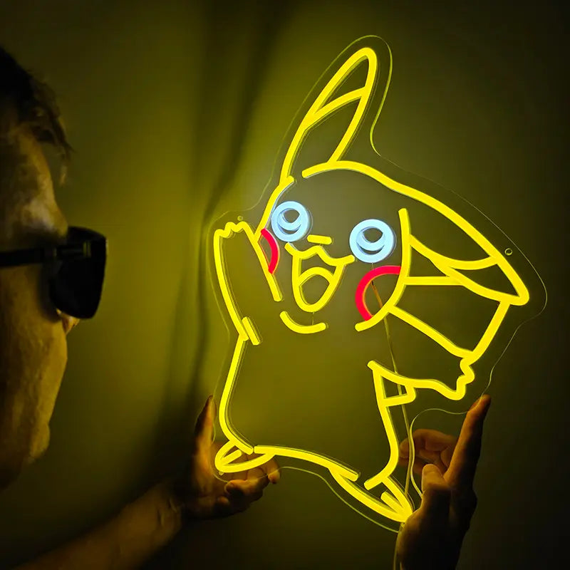 Winkendes Pikachu Neon-Schild in hellem Gelb mit roten Wangen und hellblau leuchtenden Augen
