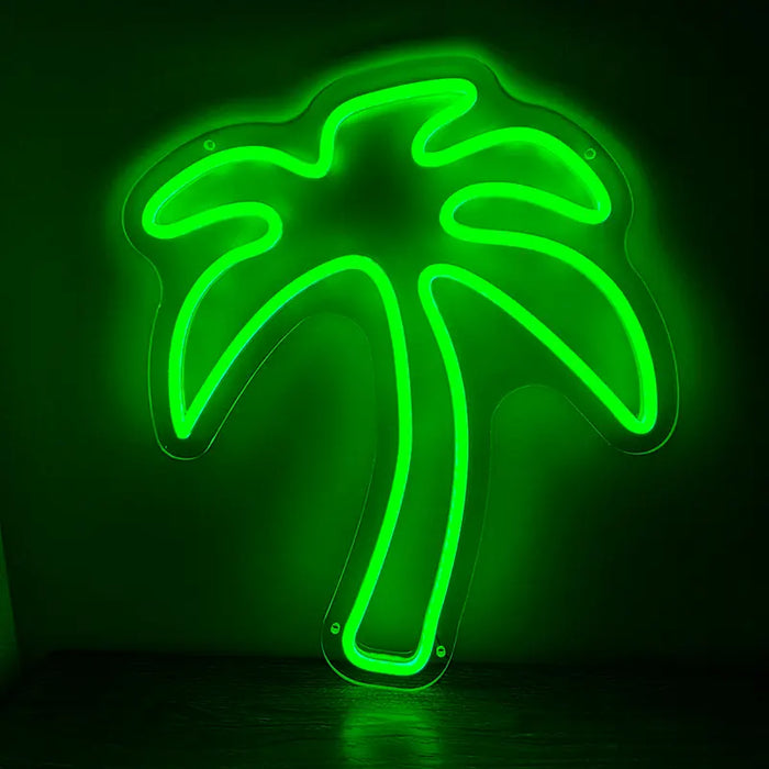 لافتة نيون LED نخلة باللون الأخضر، مثبتة وحدها على جدار داكن وتضيء بنعومة