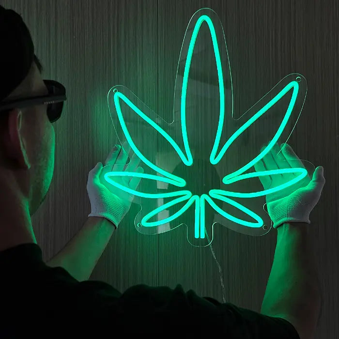 Green hemp leaf (USB)