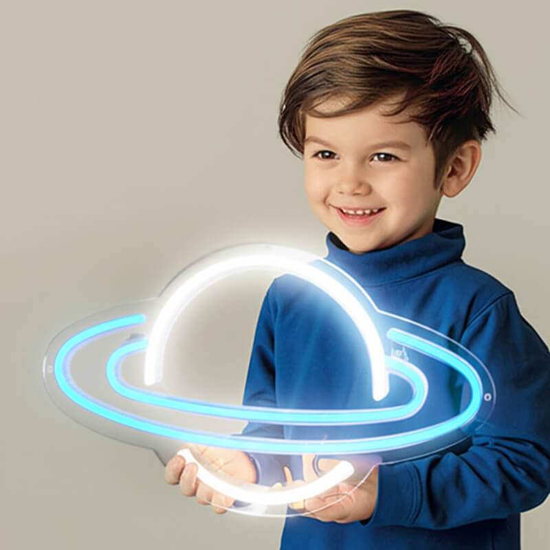 Blauer Saturn LED Leuchtschild beleuchtet – Planeten Wanddeko fürs Jugendzimmer