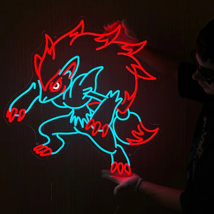Fuchswesen Neon LED Schild leuchtend vor dunkler Wand, komplettes Motiv mit rotem Mähnenkranz und blauen Beinen