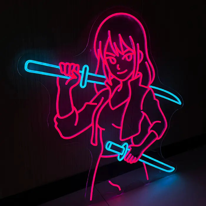 Sekira V Miaukuza Neon LED Schild komplett eingeschaltet, ein Katana ruht über der Schulter der Figur