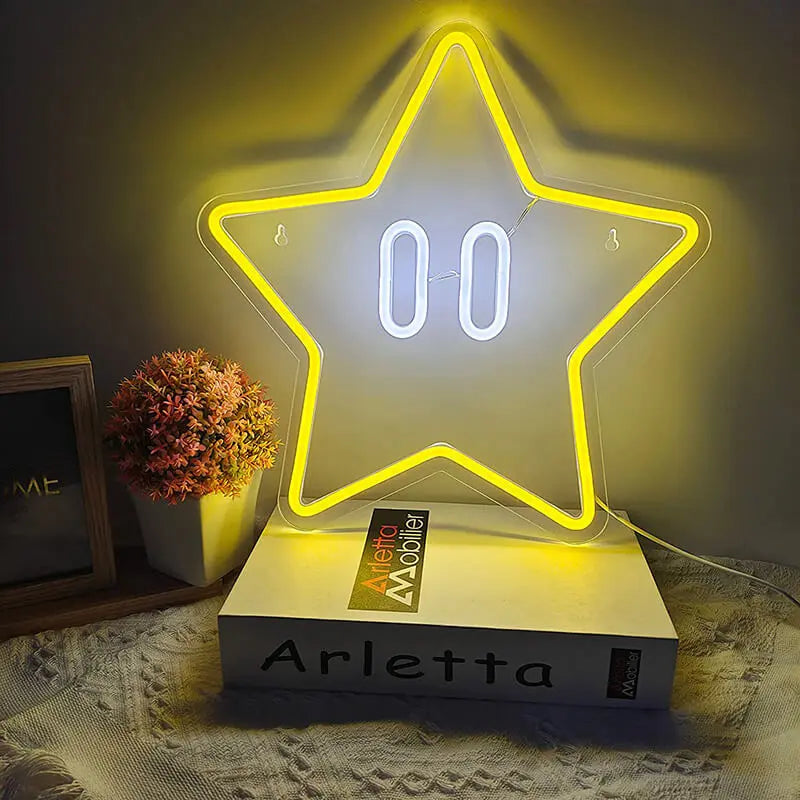 Super Star Neon LED Schild an ein Buch gelehnt auf einer Ablage, warmes gelbes Leuchten mit weißen Augen