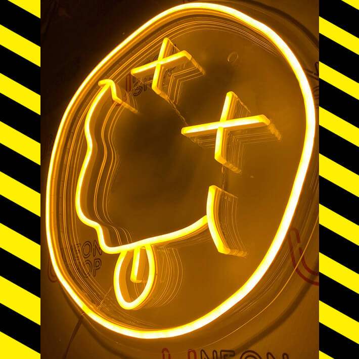 Crazy Smiley Neon LED Schild – handgefertigte gute Laune-Wanddeko für Kinderzimmer