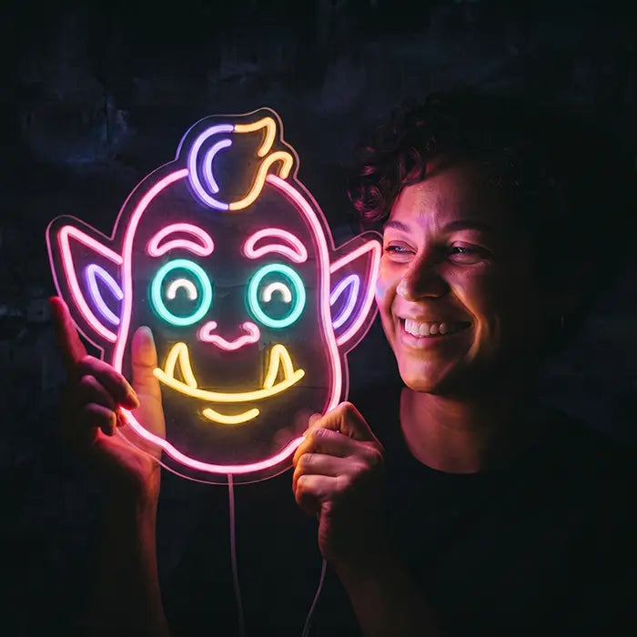 Freundlicher Ork Neon LED Schild – Dimmbar, USB oder 12V | Monster Kinderzimmer Deko