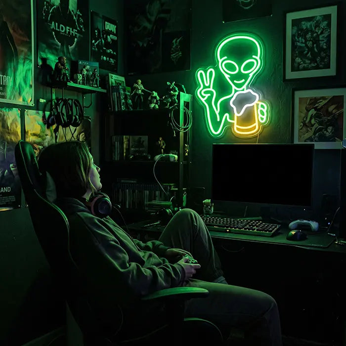 Alien with Beer Neon LED Sign – Dimmable, USB or 12V | Party & Bar Decor