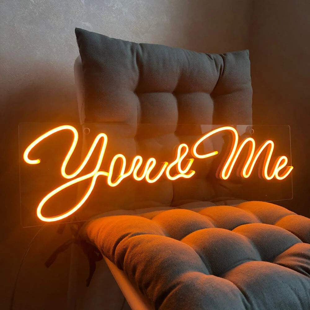 You & Me Neon LED Schild USB – Romantische Deko fürs Schlafzimmer
