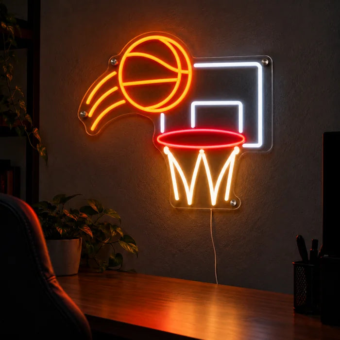 Koripalloheitto neon LED -kyltti valaistuna tummalla seinällä, lähikuva liitäntäjohdon kanssa