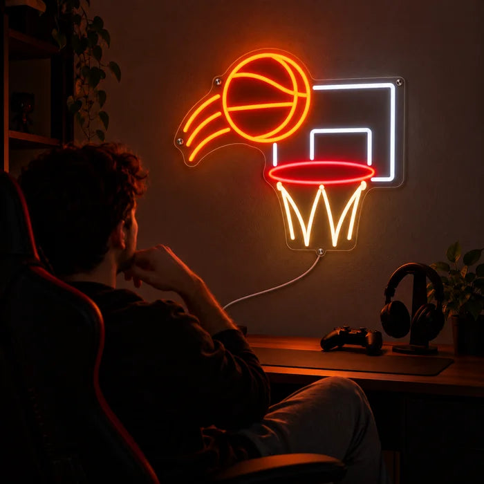 Koripalloheitto neon LED -kyltti pelipöydän yläpuolella, edessä pelaaja pelituolissa
