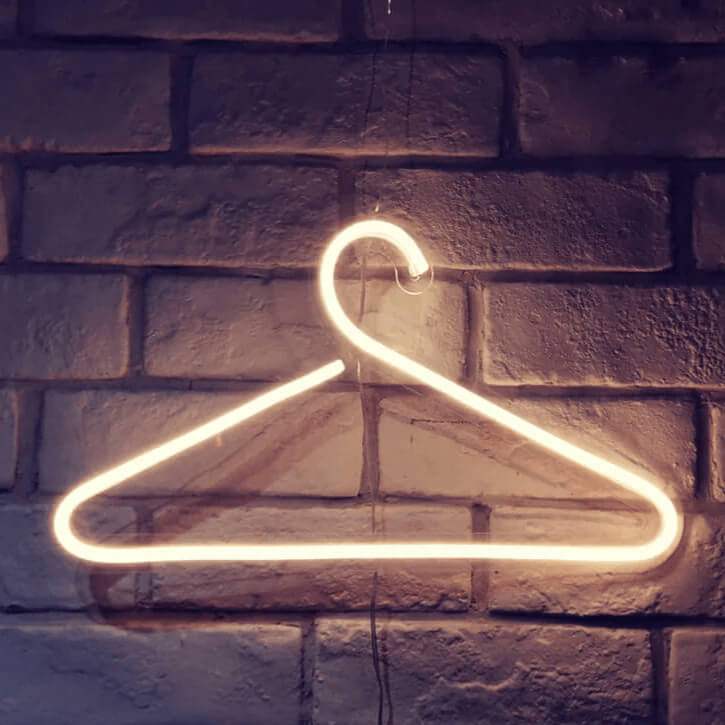 Kleiderbügel Neon LED Schild USB – Fashion Boutique Schaufenster Wanddeko