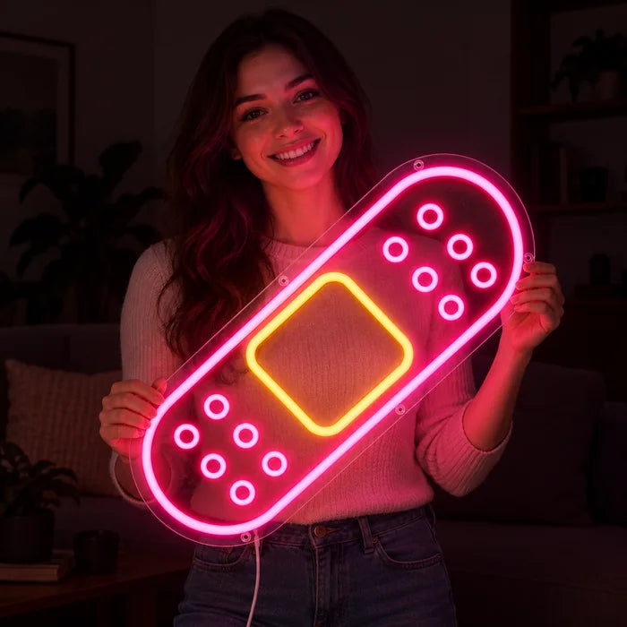 Laastari neon LED -kyltti hymyilevän naisen käsissä tummaa taustaa vasten