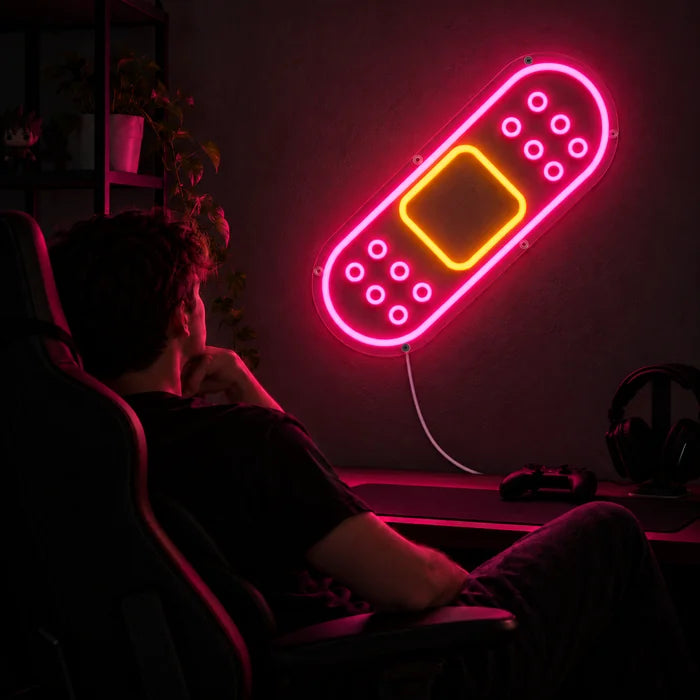 Laastari neon LED -kyltti pelipöydän yläpuolella, edessä pelaaja pelituolissa