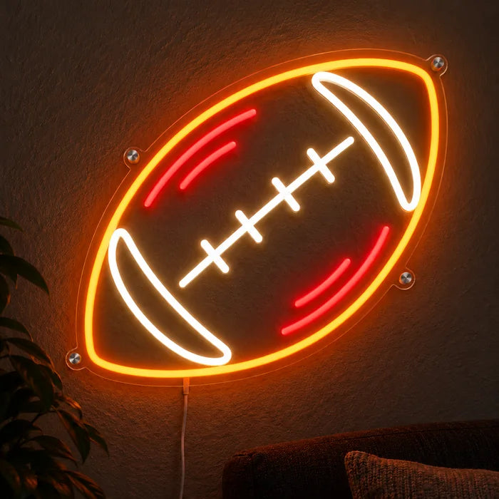 Rugbybold neon LED skilt lysende på en mørk væg, nærbillede med tilslutningskabel