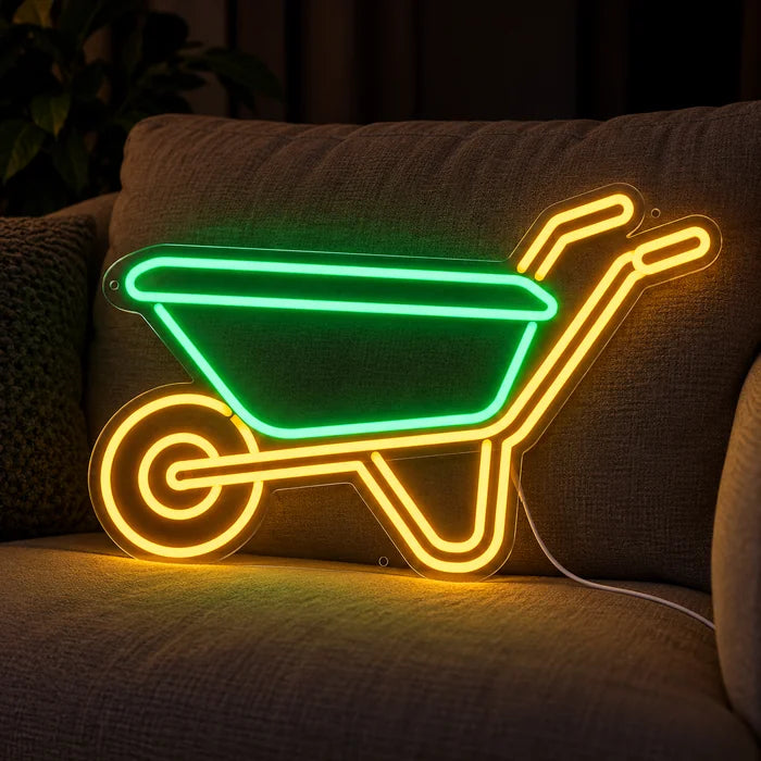 لافتة نيون LED عربة اليد، على أريكة مريحة بين الوسائد والبطانية